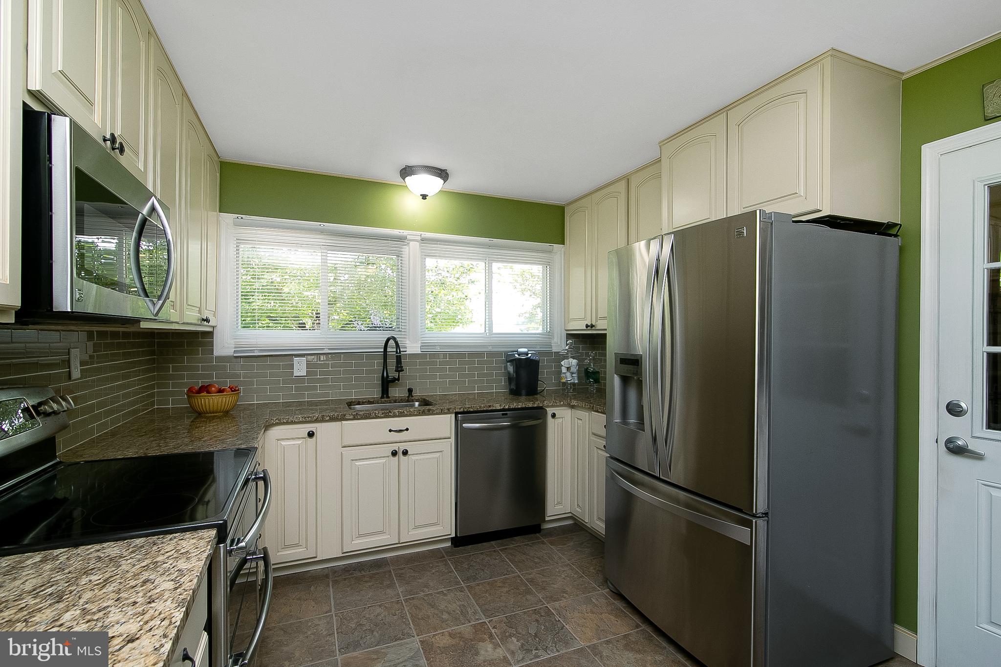21 Hydrangea Road Levittown, PA 19056 - Photo 15 of 47 Gallery Image 15