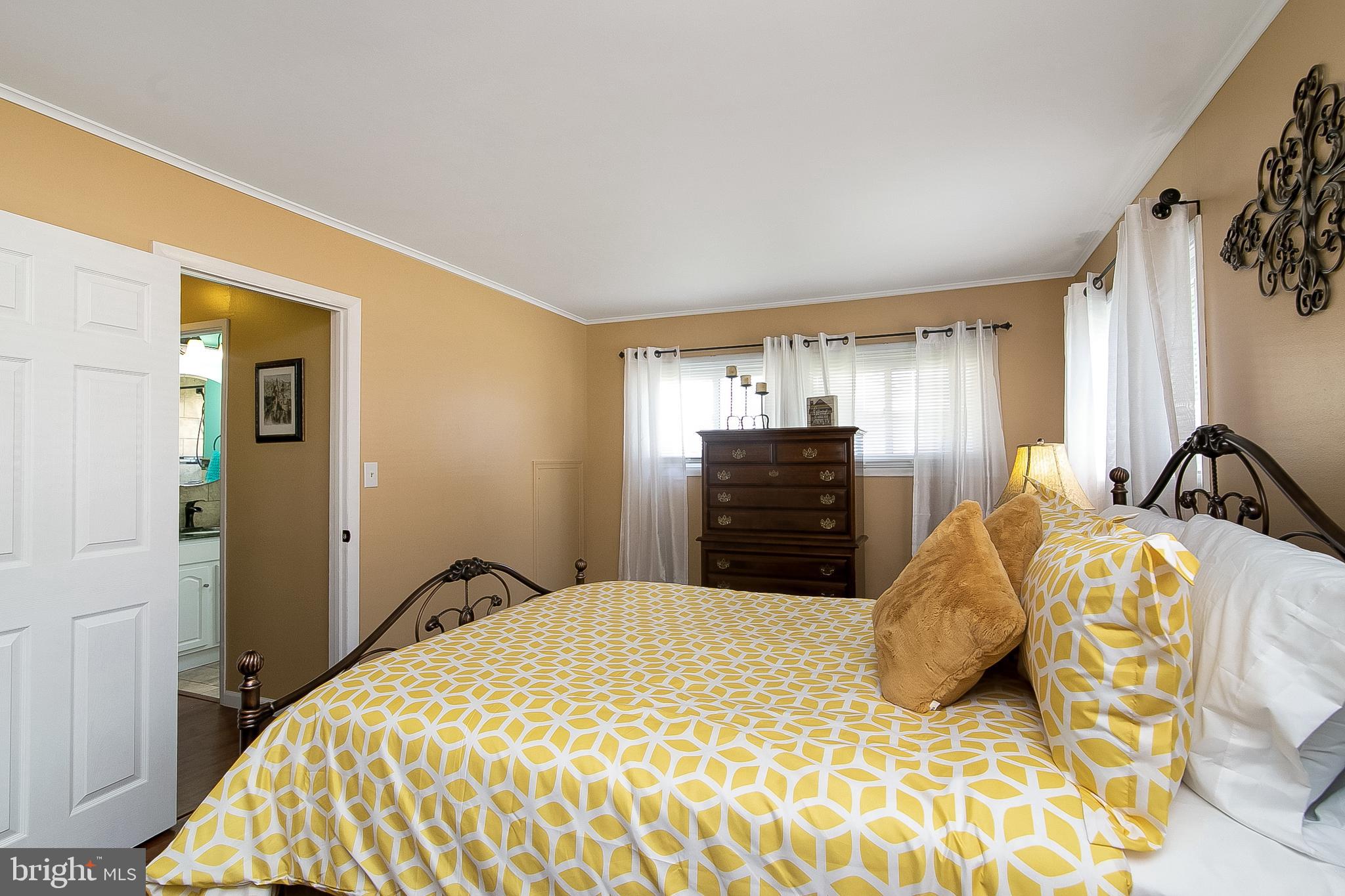 21 Hydrangea Road Levittown, PA 19056 - Photo 19 of 47 Gallery Image 19