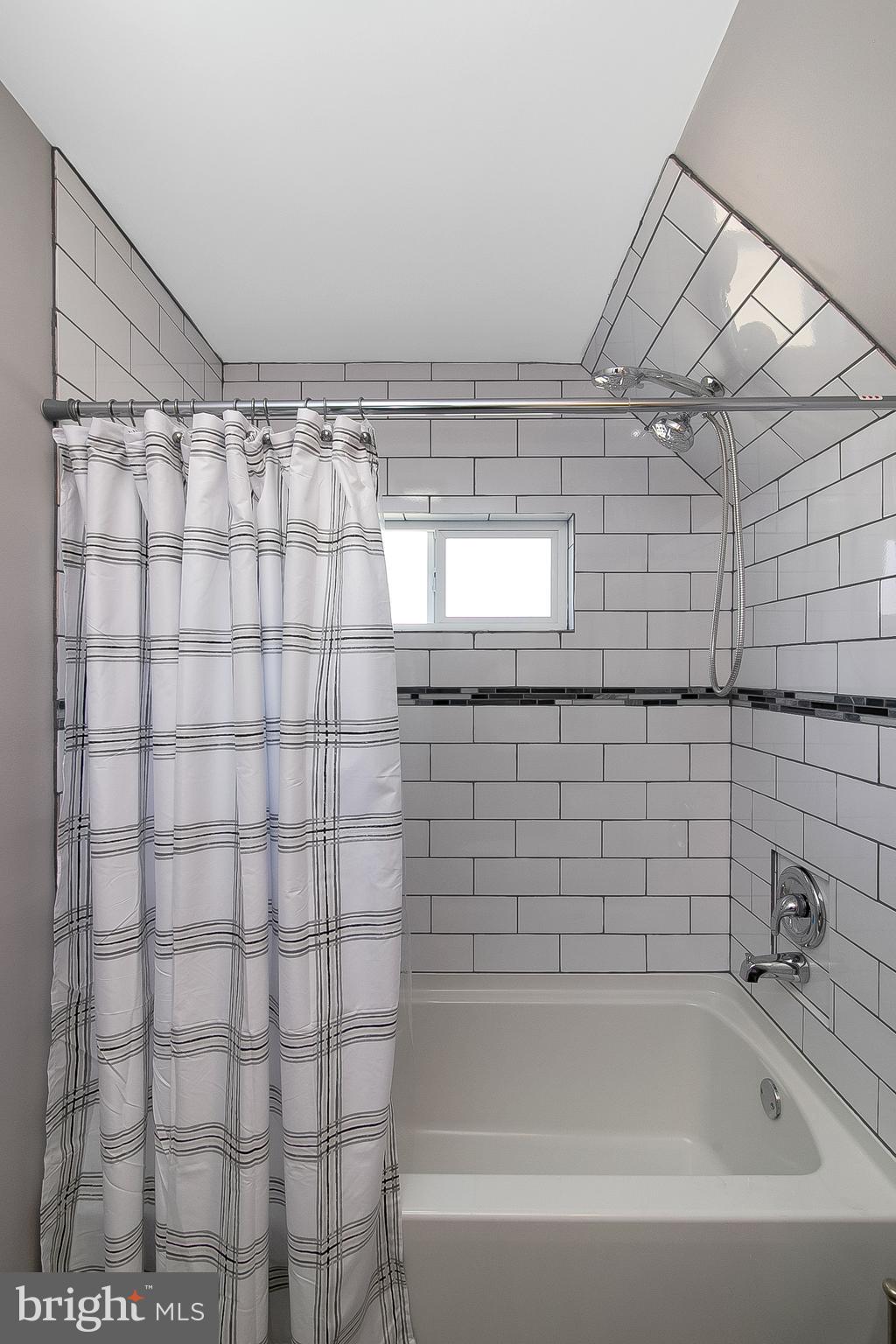 21 Hydrangea Road Levittown, PA 19056 - Photo 33 of 47 Gallery Image 33
