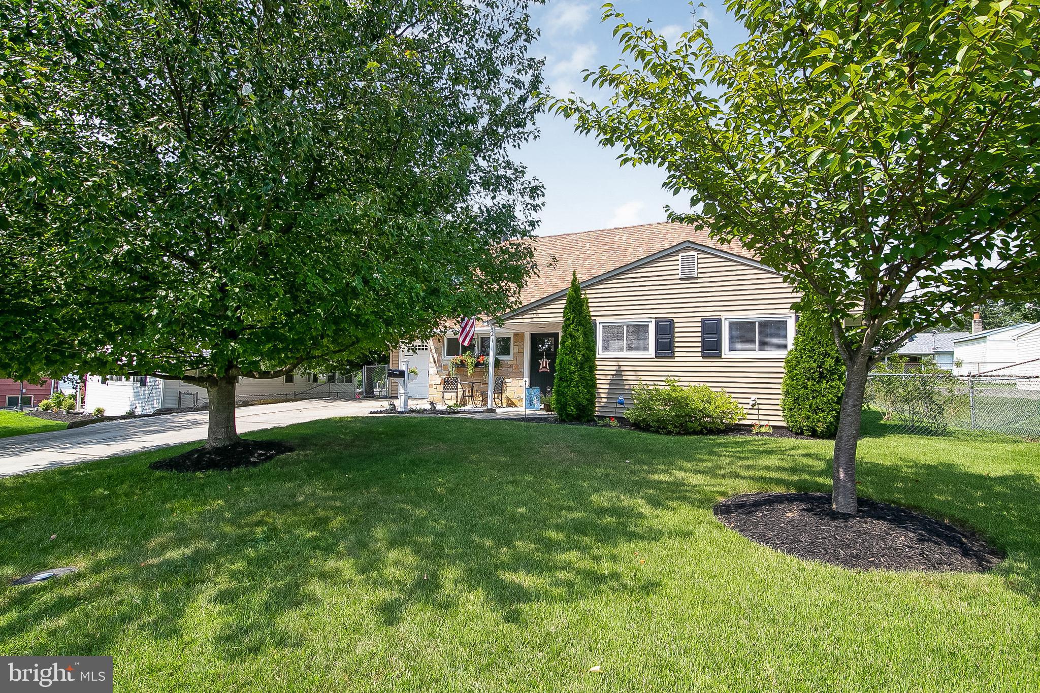 21 Hydrangea Road Levittown, PA 19056 - Photo 7 of 47 Gallery Image 7