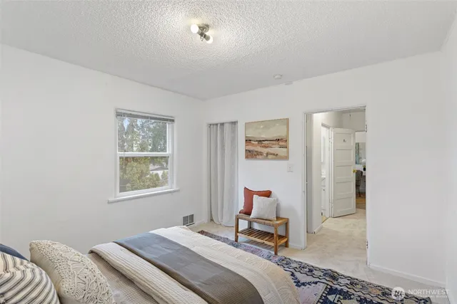 $555,000 | 19028 15th Avenue Northeast, Shoreline, WA 98155