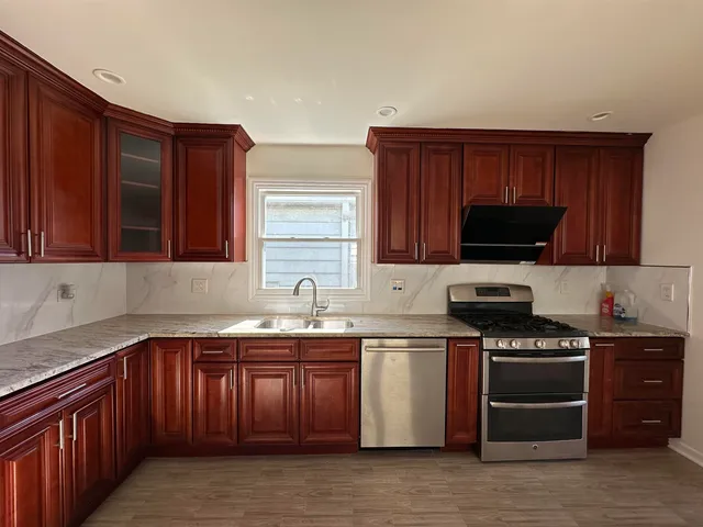 $2,800 | 33 East 51st Street, Unit 2, Bayonne, NJ 07002