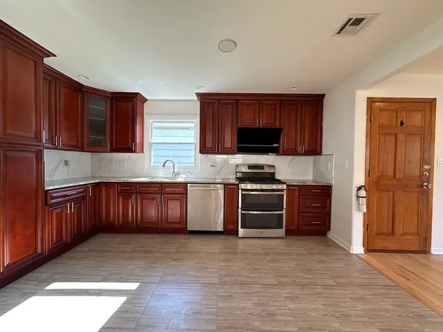 $2,800 | 33 East 51st Street, Unit 2, Bayonne, NJ 07002