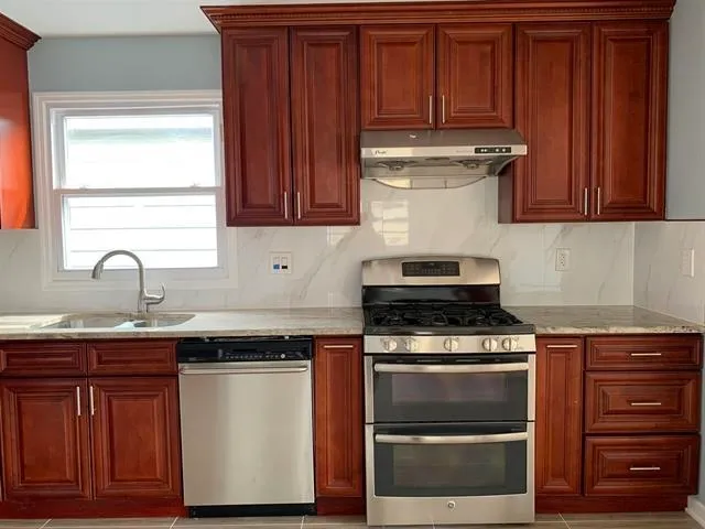 $2,800 | 33 East 51st Street, Unit 2, Bayonne, NJ 07002