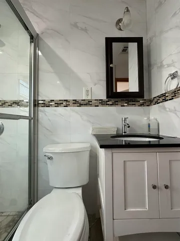 $2,800 | 33 East 51st Street, Unit 2, Bayonne, NJ 07002