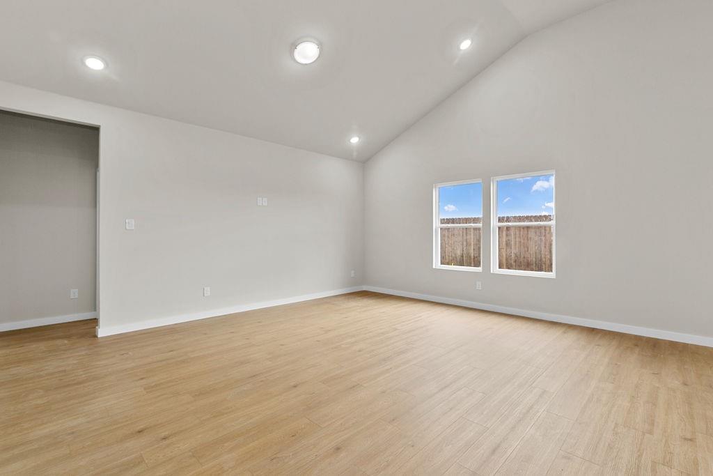 10516 Ruffin Drive Fort Worth, TX 76131 - Photo 3 of 27