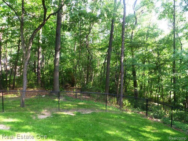 541 Ridgewood Road Rochester, MI 48306 - Photo 12 of 24 fenced_back_yard