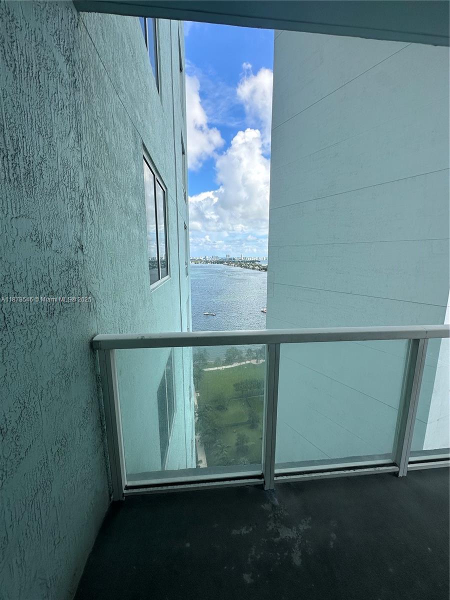 1900 North Bayshore Drive, Unit 2305 Miami, FL 33132 - Photo 9 of 13 a view of entryway