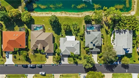 $550,000 | 945 Moon Lake Drive, Naples, FL 34104