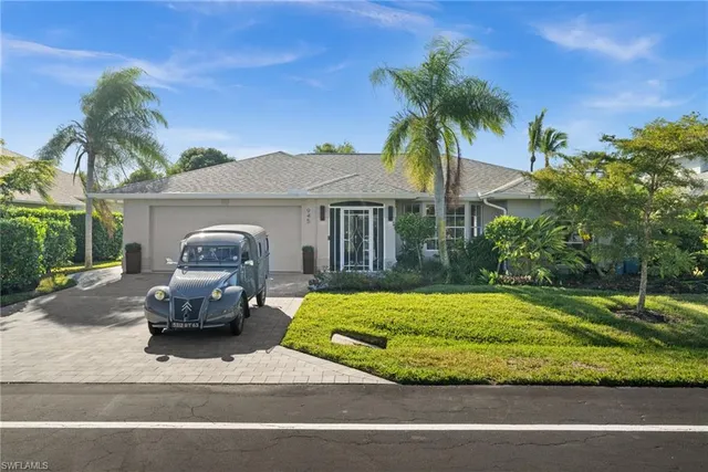 $550,000 | 945 Moon Lake Drive, Naples, FL 34104