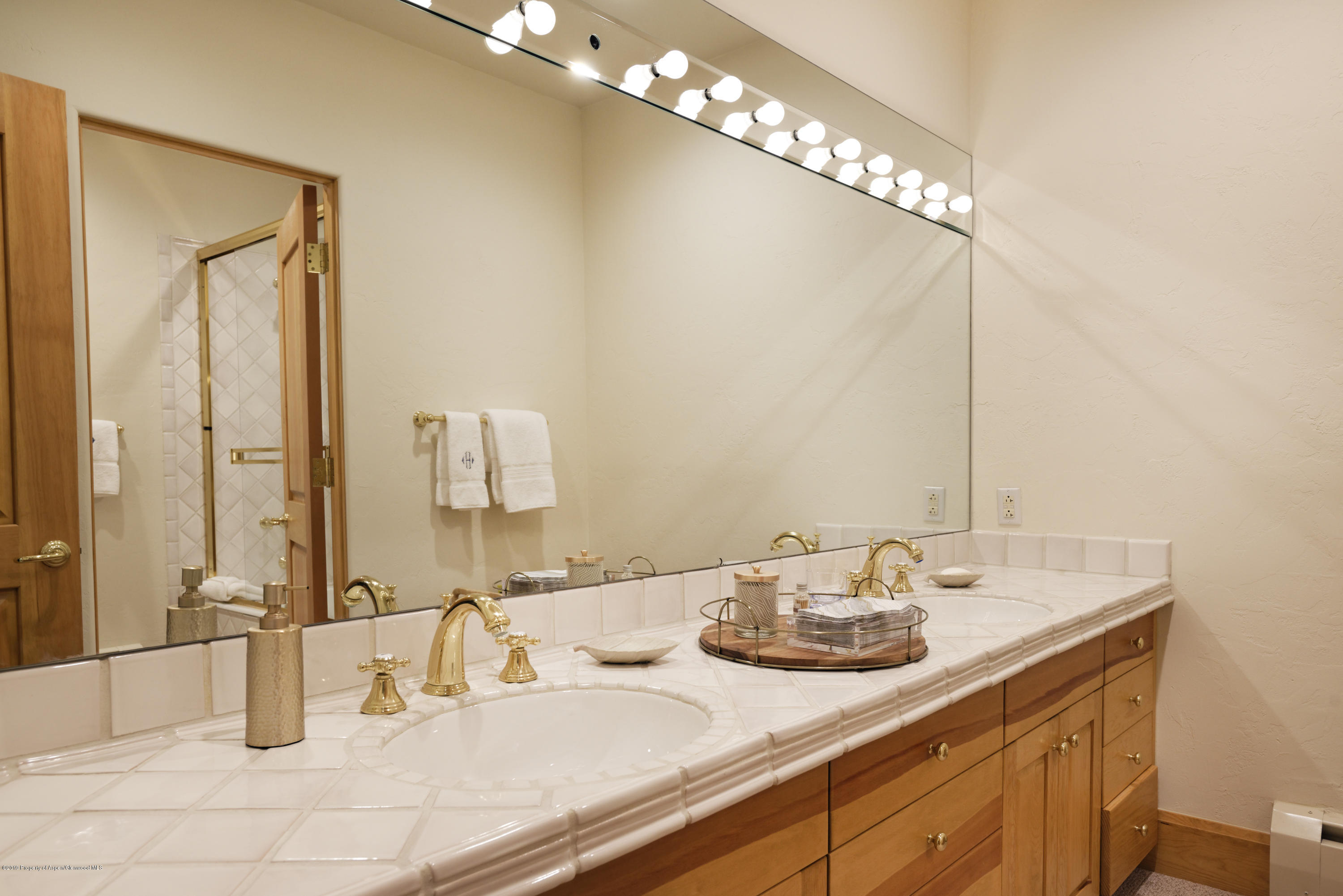 1417 Crystal Lake Road Aspen, CO 81611 - Photo 26 of 36 a bathroom with a sink and a mirror