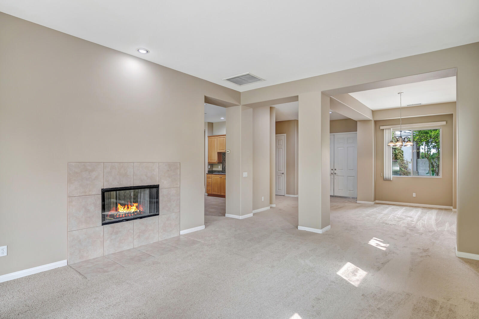 17 Provence Way Rancho Mirage, CA 92270 - Photo 13 of 30 Living / Dining area