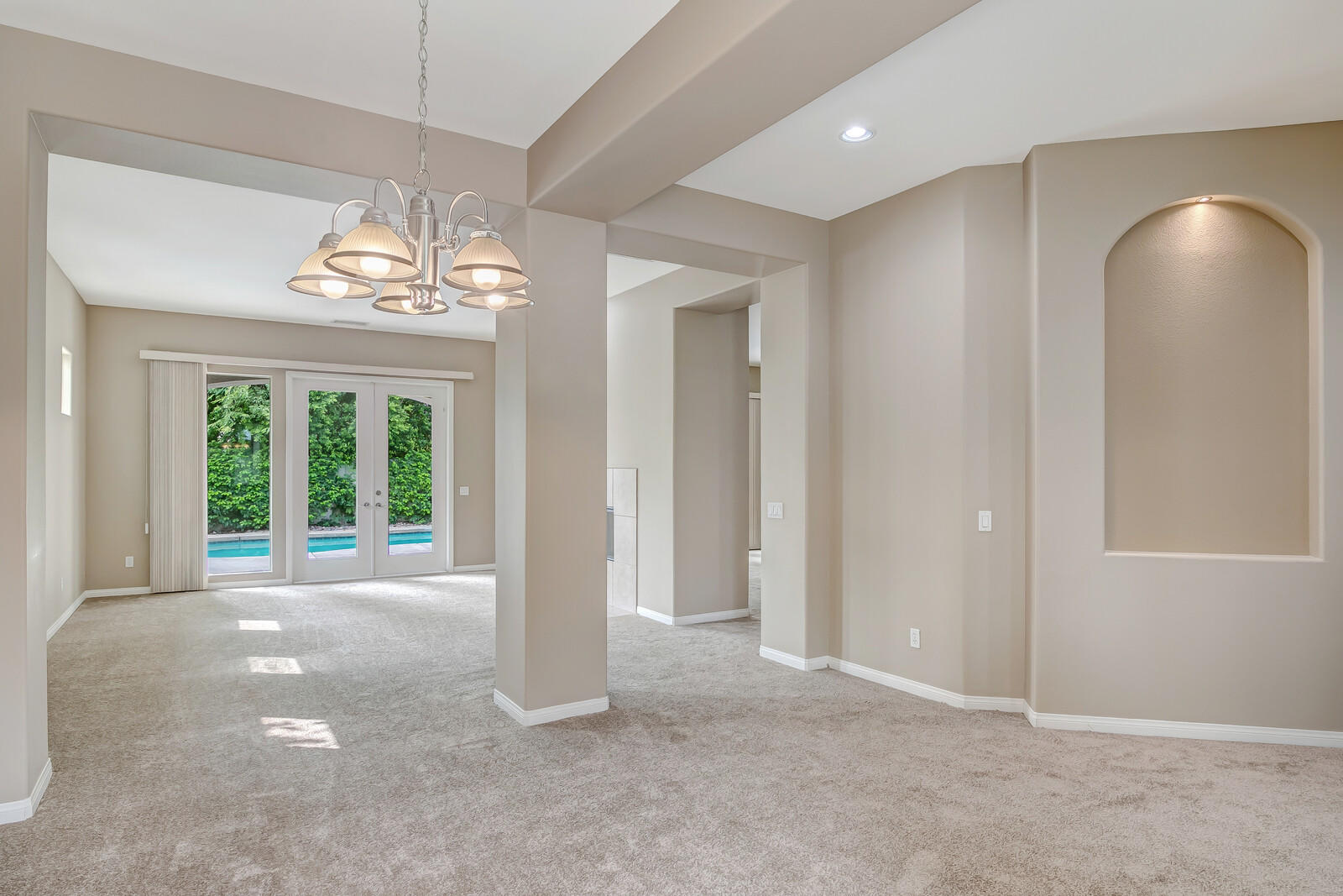17 Provence Way Rancho Mirage, CA 92270 - Photo 16 of 30 Living / Dining area