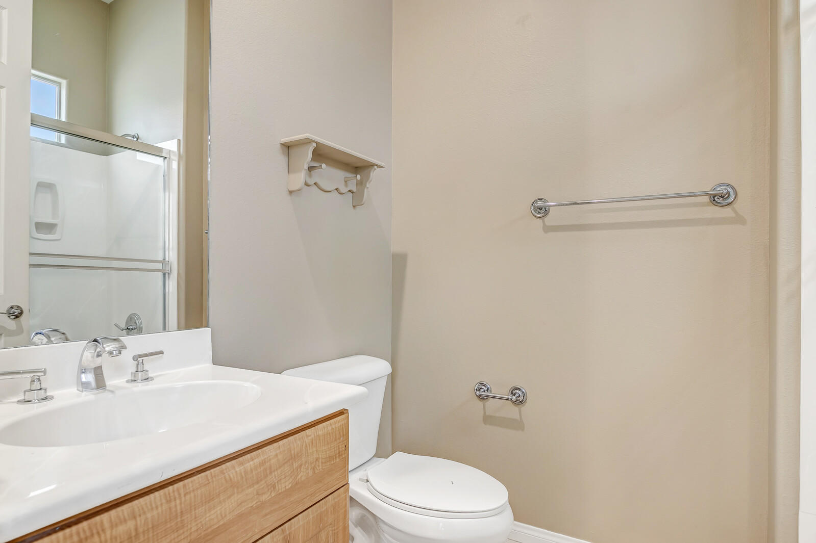 17 Provence Way Rancho Mirage, CA 92270 - Photo 25 of 30 Guest bathroom