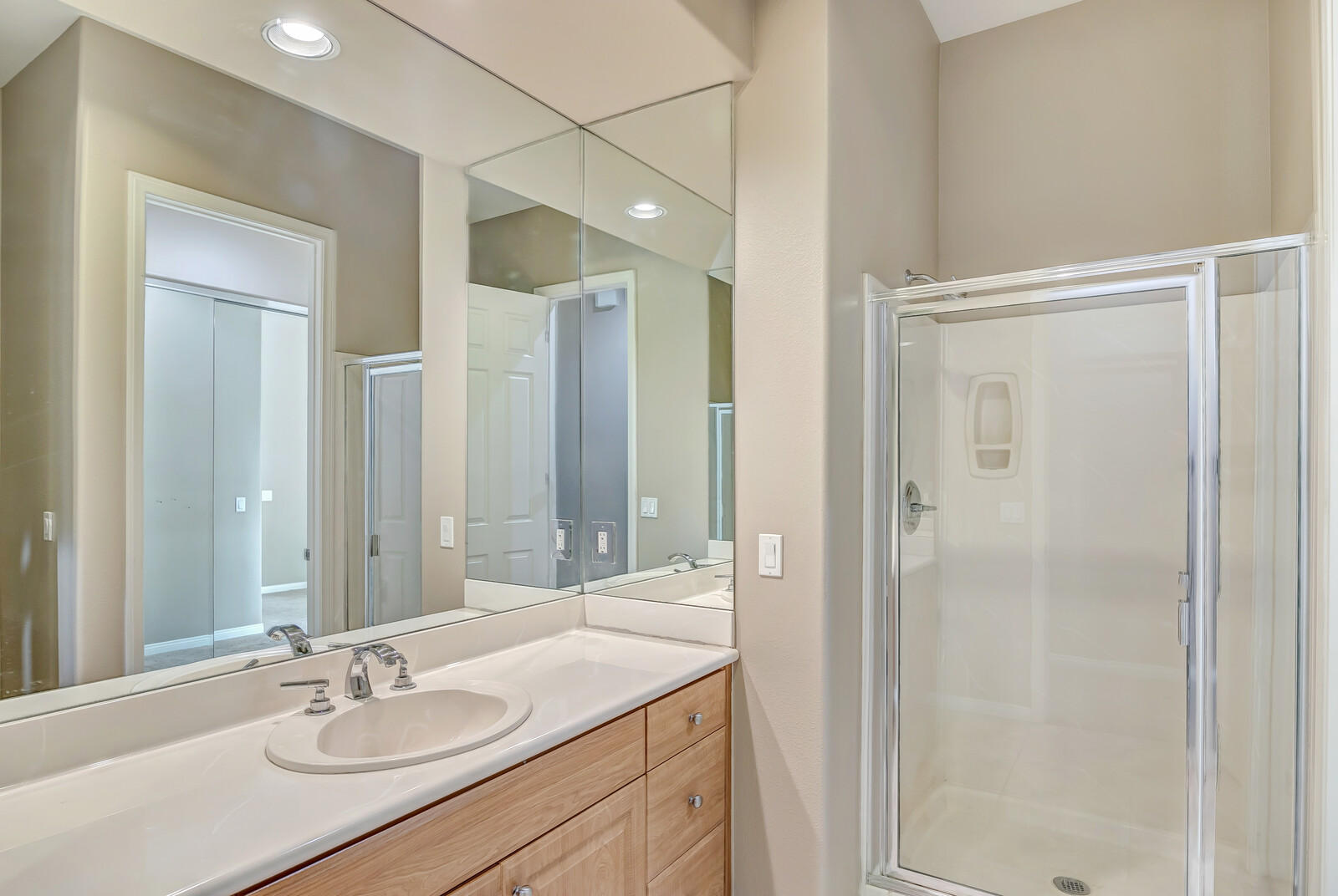 17 Provence Way Rancho Mirage, CA 92270 - Photo 26 of 30 Guest bathroom