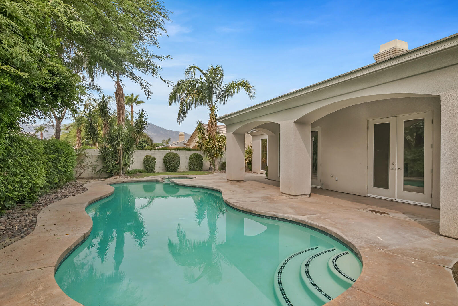 17 Provence Way Rancho Mirage, CA 92270 - Photo 28 of 30 Free form pool/spa