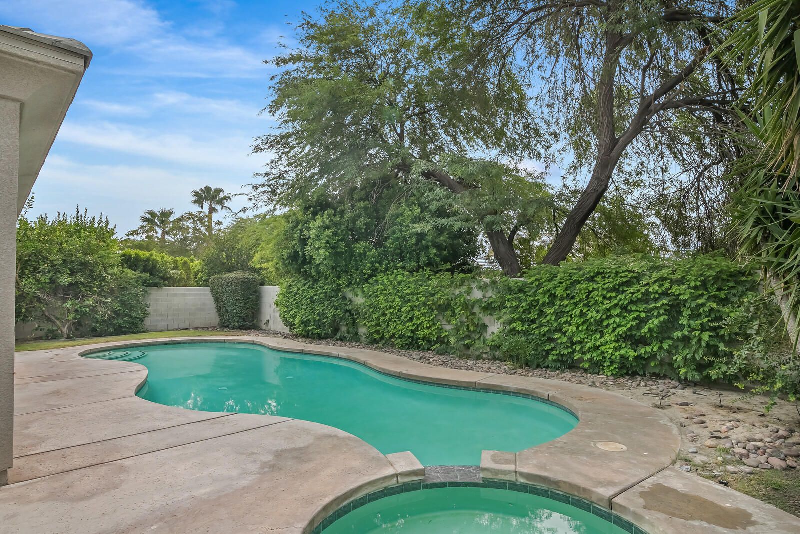 17 Provence Way Rancho Mirage, CA 92270 - Photo 29 of 30 Private backyard