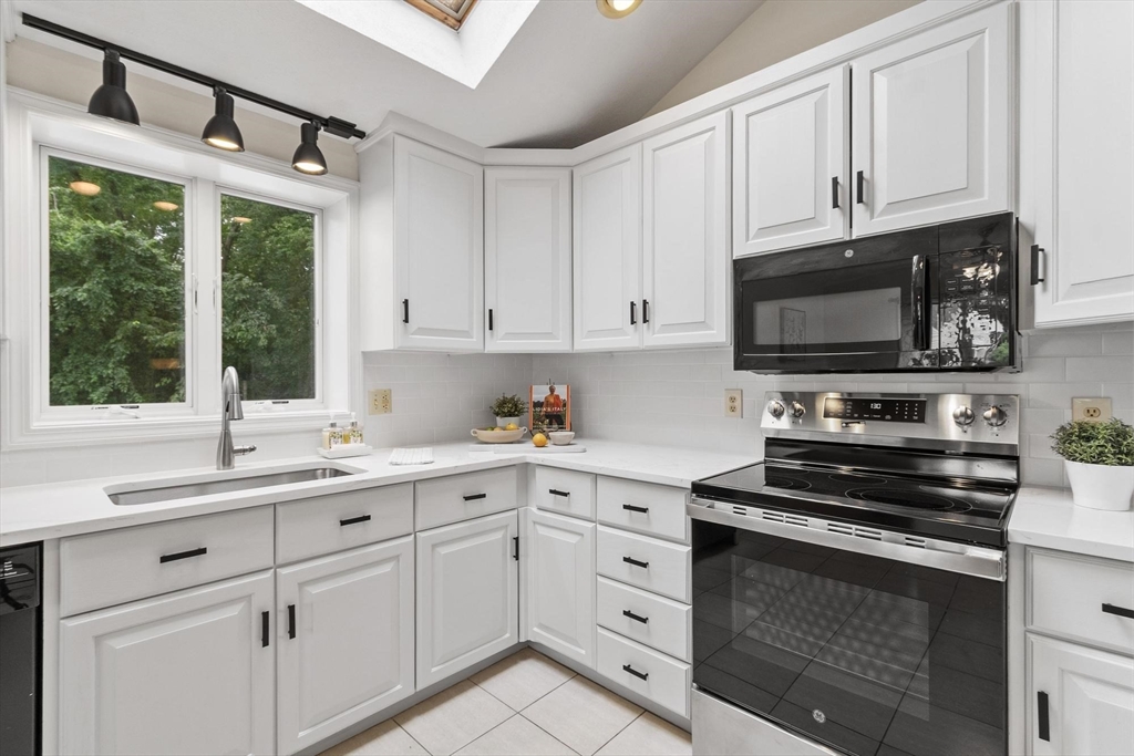2 Appletree Lane North Reading, MA 01864 - Photo 13 of 38