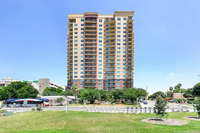 $1,800 | 215 Center Street, Unit 1905, San Antonio, TX 78202