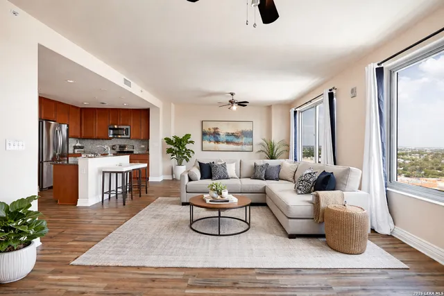 $1,800 | 215 Center Street, Unit 1905, San Antonio, TX 78202