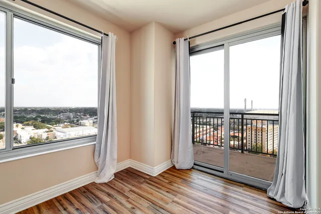 $1,800 | 215 Center Street, Unit 1905, San Antonio, TX 78202
