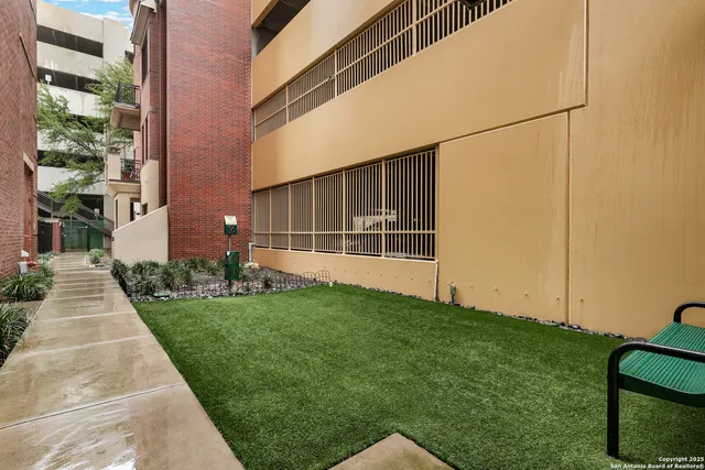 $1,800 | 215 Center Street, Unit 1905, San Antonio, TX 78202