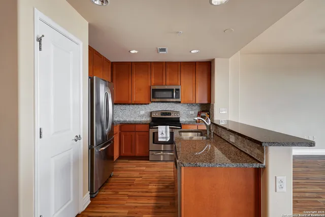 $1,800 | 215 Center Street, Unit 1905, San Antonio, TX 78202