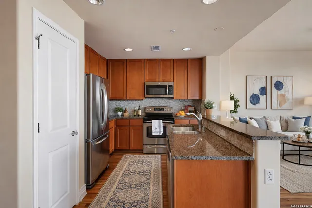 $1,800 | 215 Center Street, Unit 1905, San Antonio, TX 78202