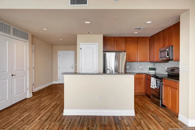 $1,800 | 215 Center Street, Unit 1905, San Antonio, TX 78202