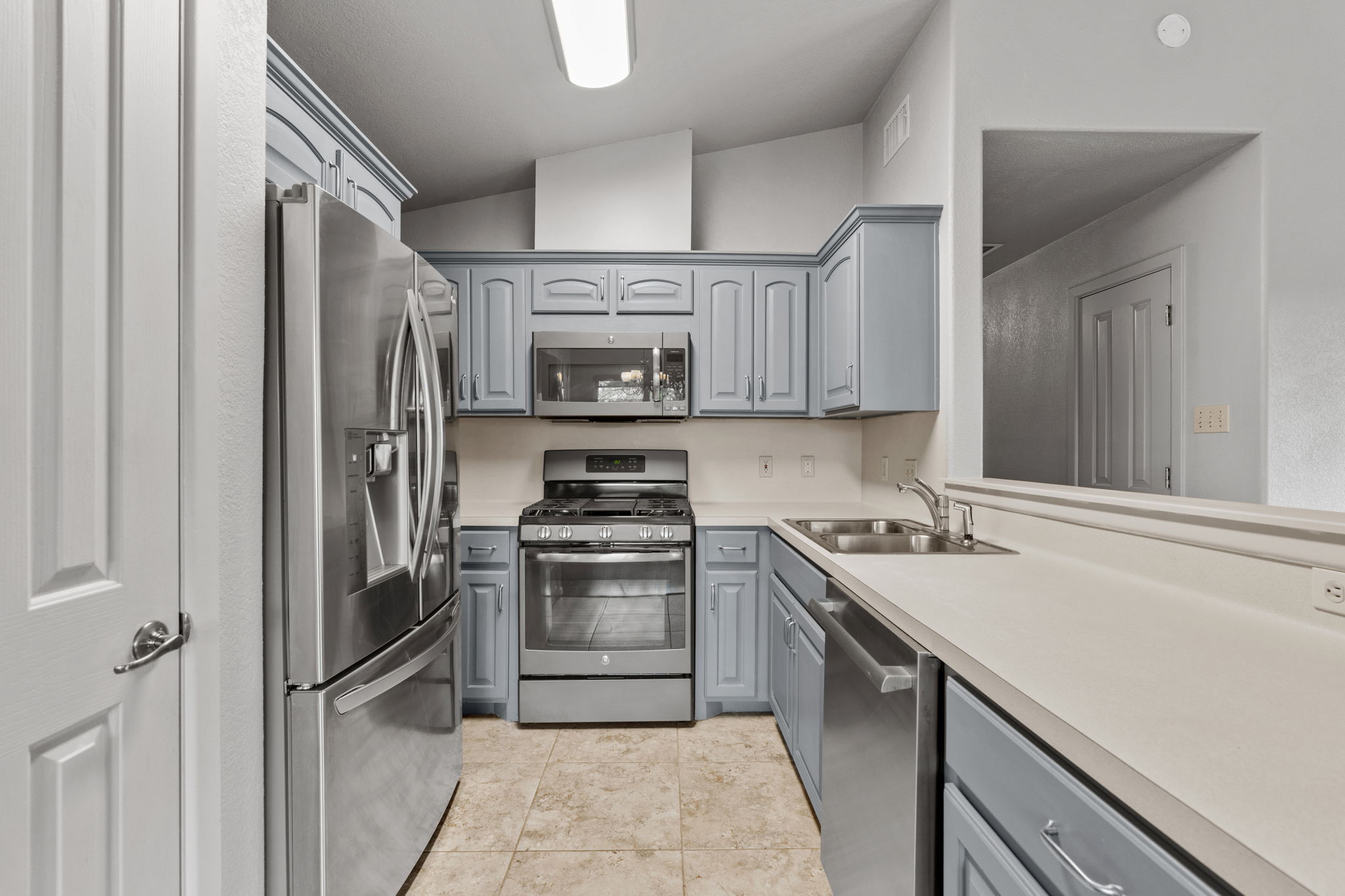 24 Long Creek Road Austin, TX 78737 - Photo 23 of 36 Additional kitchen in guest suite.