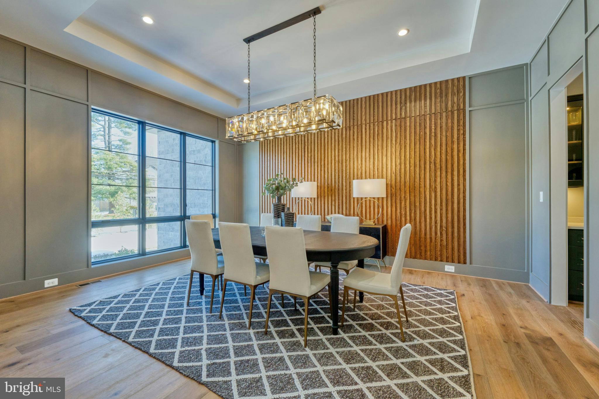 1100 Balls Hill Road McLean, VA 22101 - Photo 4 of 52 a dining room with furniture and window