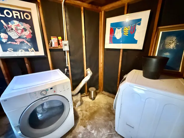 a view of a backyard with pathway