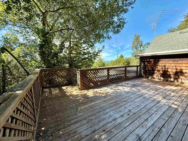 a view of a house with a yard and garage