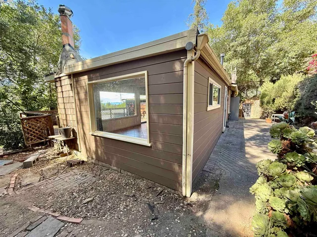 a view of a chairs and table in backyard