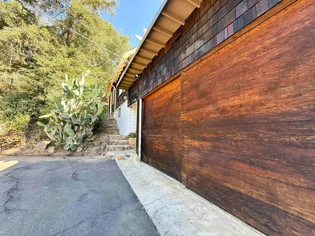 a view of a pathway of a building