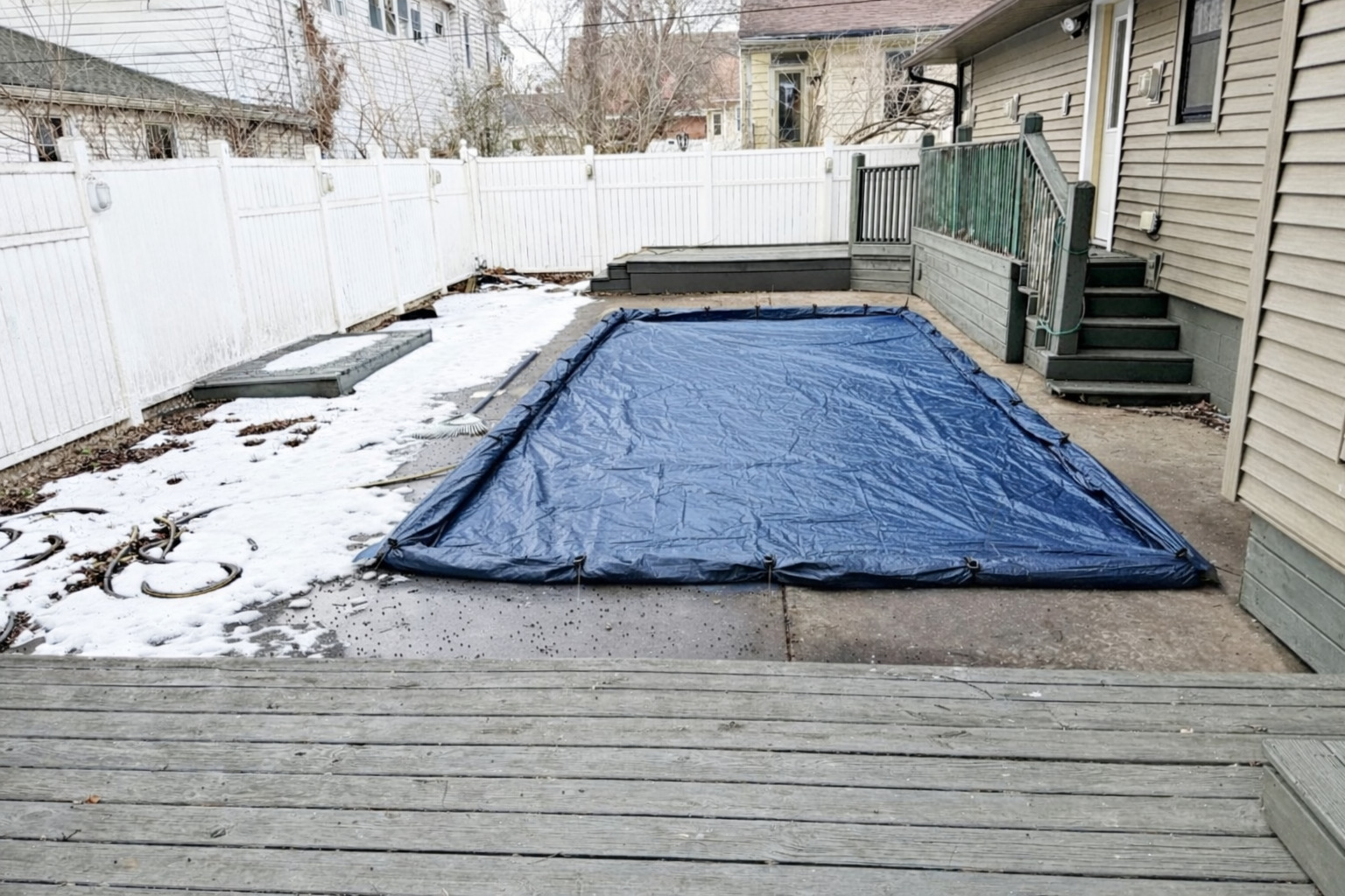 206 East 5th Street Metropolis, IL 62960 - Photo 27 of 33 a view of a backyard of the house