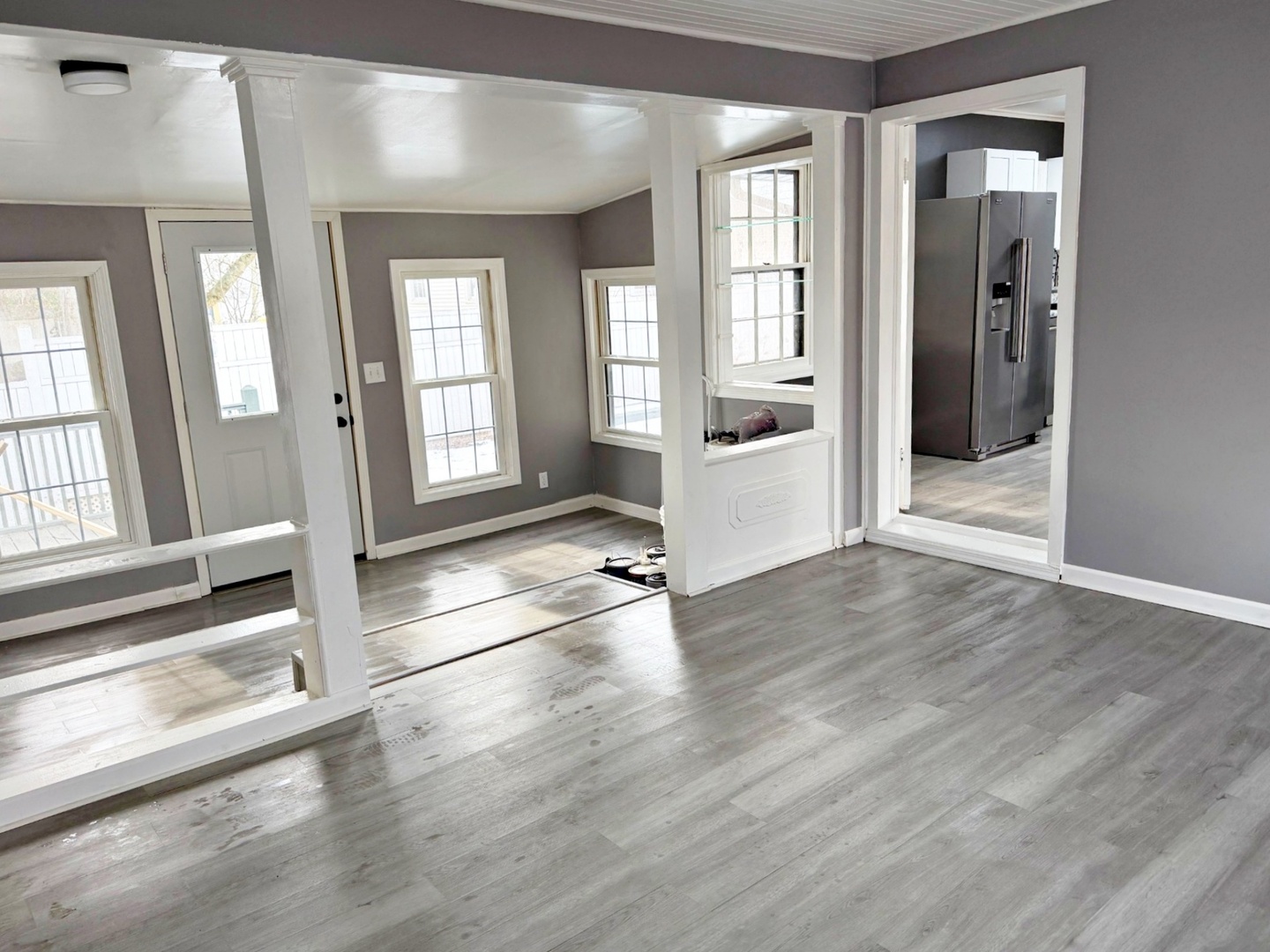206 East 5th Street Metropolis, IL 62960 - Photo 6 of 33 wooden floor in an empty room with a window
