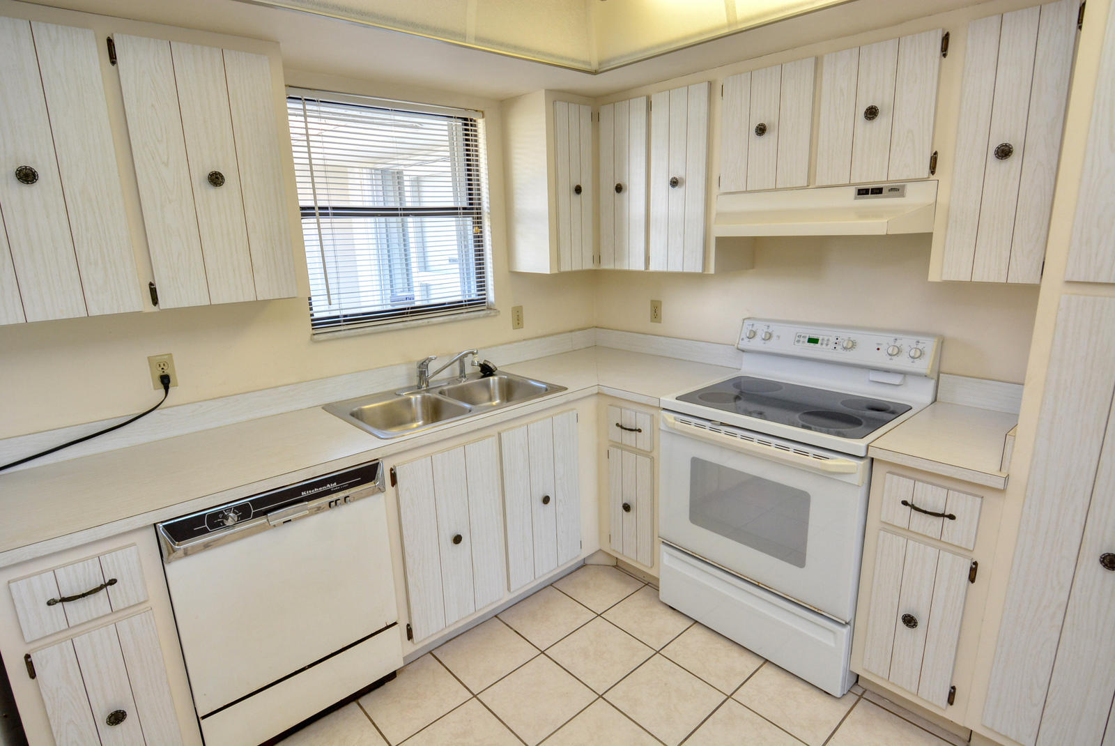 5725 Southeast Miles Grant Road Stuart, FL 34997 - Photo 14 of 46 Kitchen