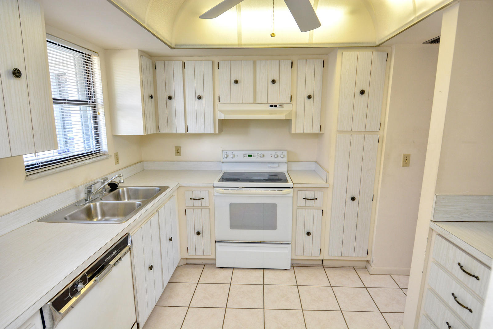 5725 Southeast Miles Grant Road Stuart, FL 34997 - Photo 15 of 46 Kitchen