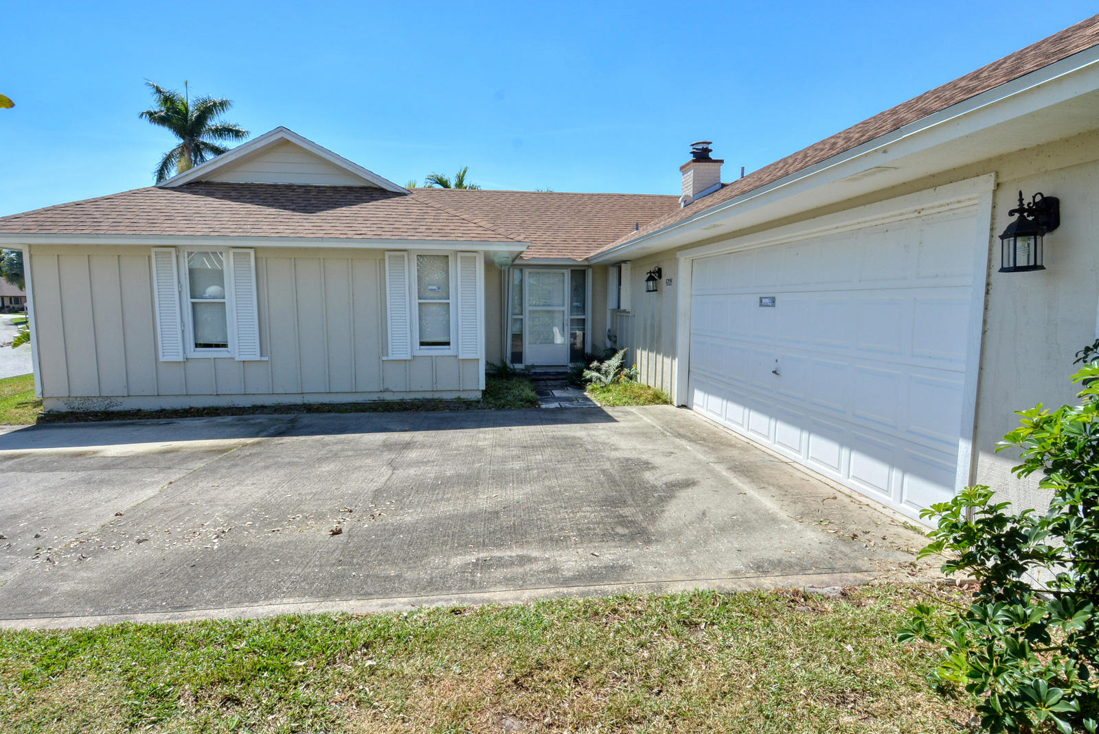 5725 Southeast Miles Grant Road Stuart, FL 34997 - Photo 2 of 46 Front