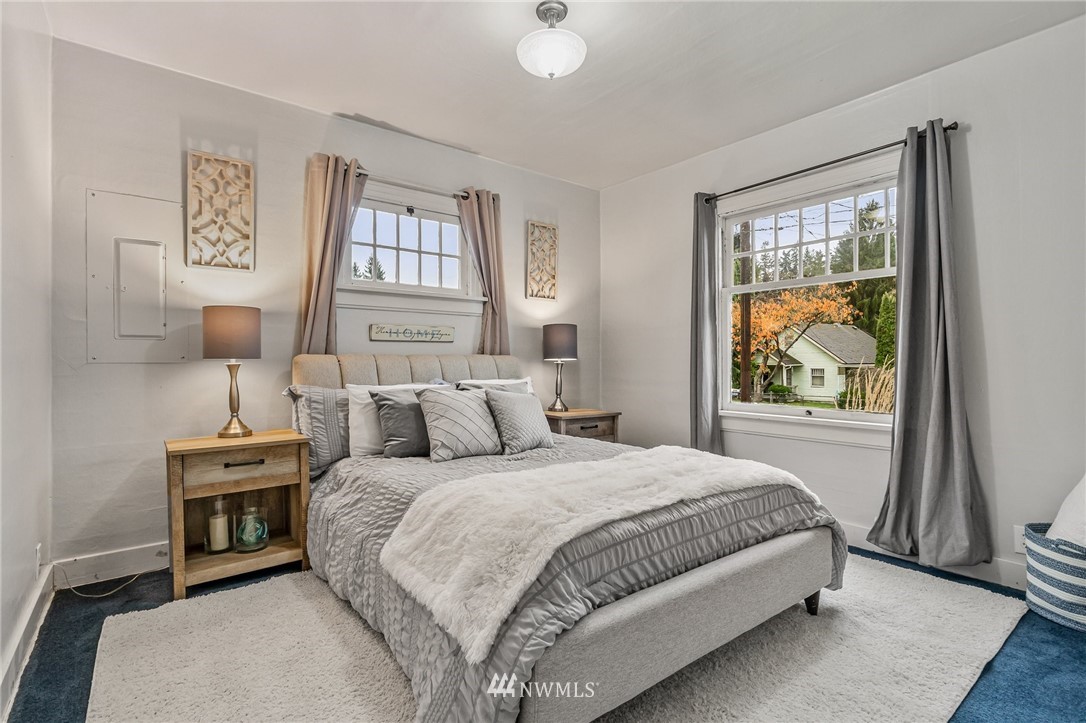 5415 Rockefeller Avenue Everett, WA 98203 - Photo 24 of 30 a bedroom with a bed and a window