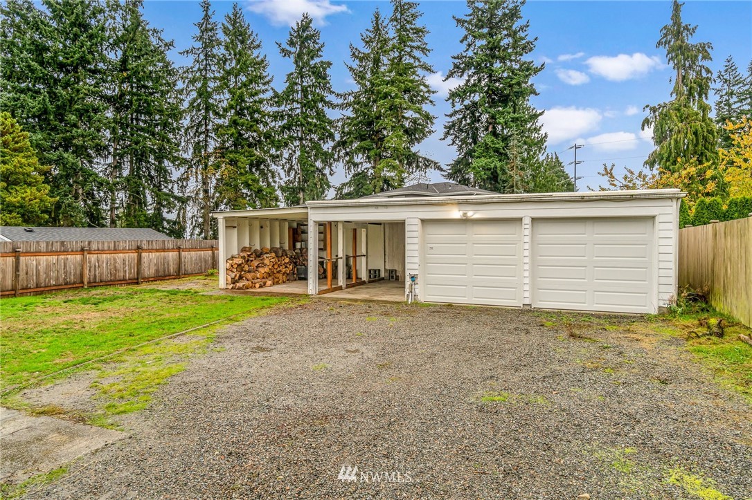 5415 Rockefeller Avenue Everett, WA 98203 - Photo 26 of 30 front view of a house with a yard