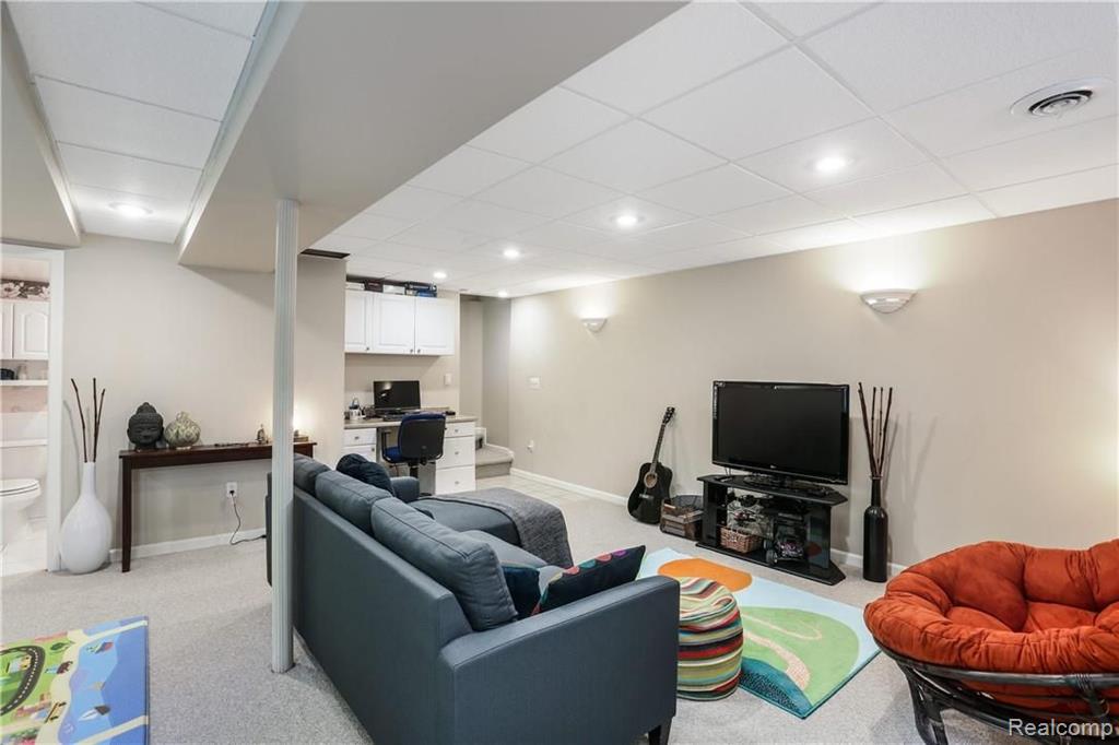 403 Whitney Drive Rochester Hills, MI 48307 - Photo 19 of 25