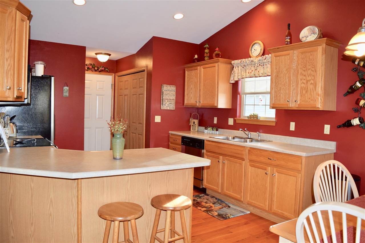 708 Simon Street Washington, IL 61571 - Photo 3 of 36 Gallery Image 3