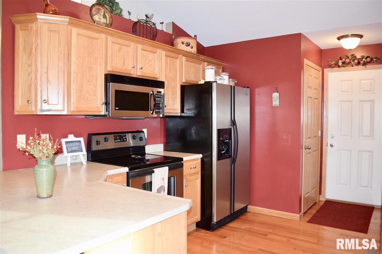 708 Simon Street Washington, IL 61571 - Photo 5 of 36 Gallery Image 5