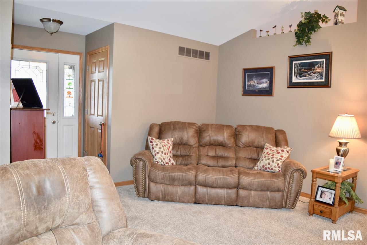 708 Simon Street Washington, IL 61571 - Photo 8 of 36 Gallery Image 8