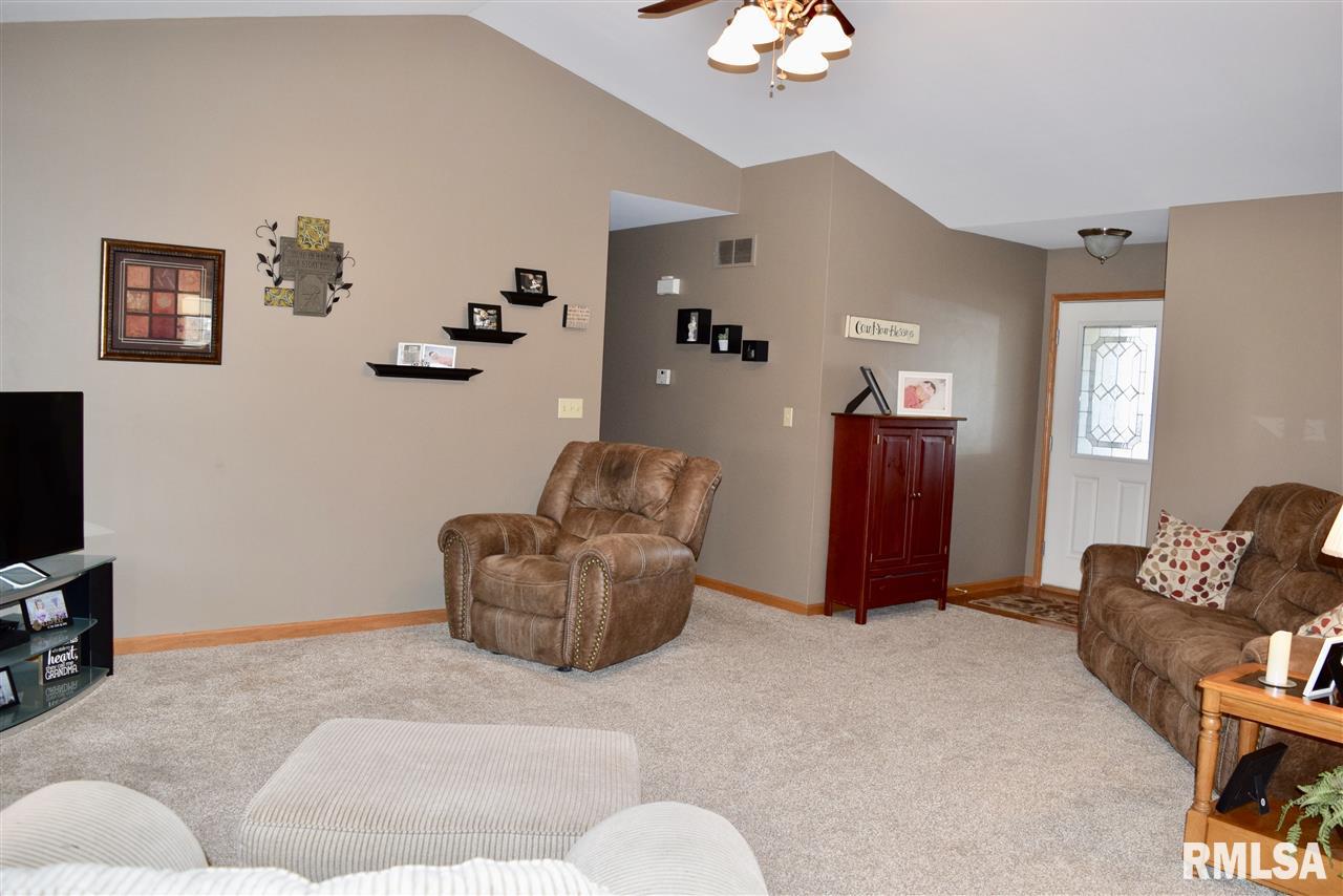 708 Simon Street Washington, IL 61571 - Photo 9 of 36 Gallery Image 9