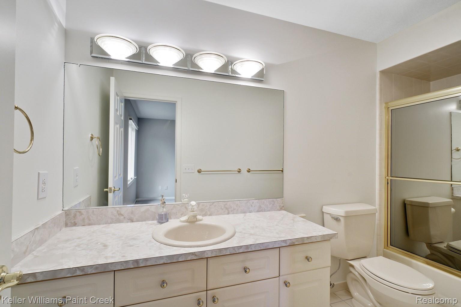 3473 Moceri Court Rochester, MI 48306 - Photo 45 of 58 Ensuite ensures privacy in the 3rd Upper Level Bedroom