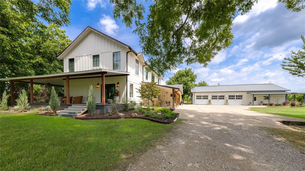 a view of a yard in front of house