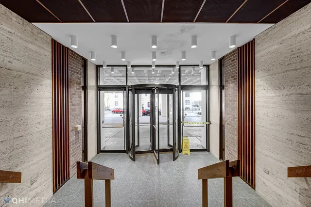 a view of an entryway with a livingroom